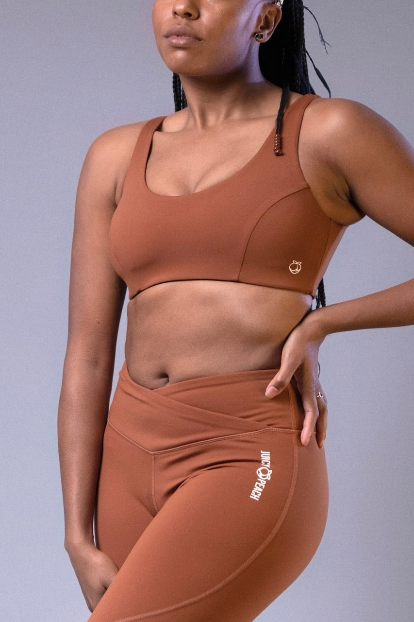 Black v-shaped legging