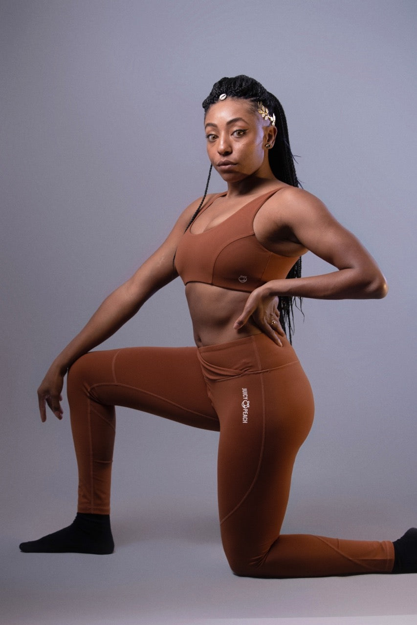 Black v-shaped legging