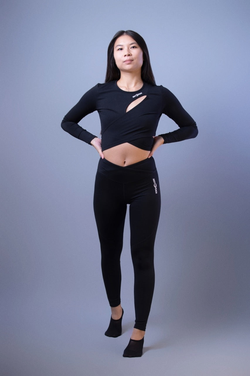 Black v-shaped legging