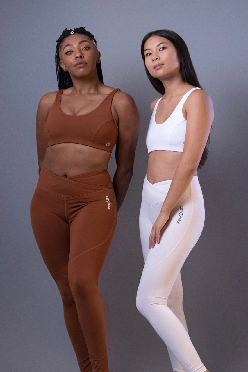 Black v-shaped legging