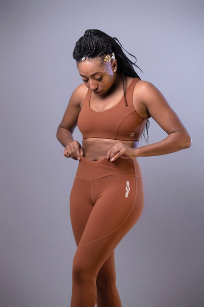 Black v-shaped legging