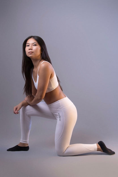 Black v-shaped legging